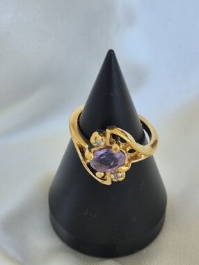 24K Gold  Ring with Purple Amethyst Center Stone & 2 DIAMONDS SZ 6